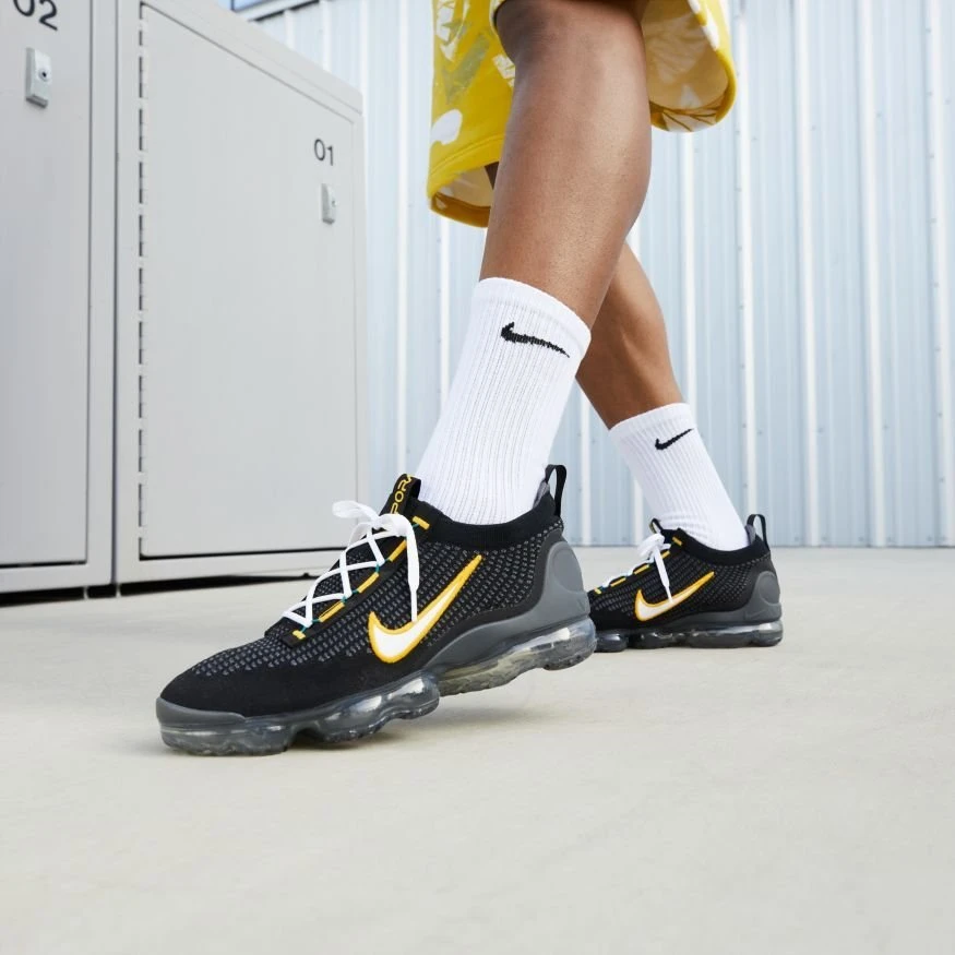Nike Sneaker Air Vapormax 2021 - Black/White/University Gold/Dark Grey 2 Nike Sneaker Air Vapormax 2021 - Black/White/University Gold/Dark Grey - Image 2