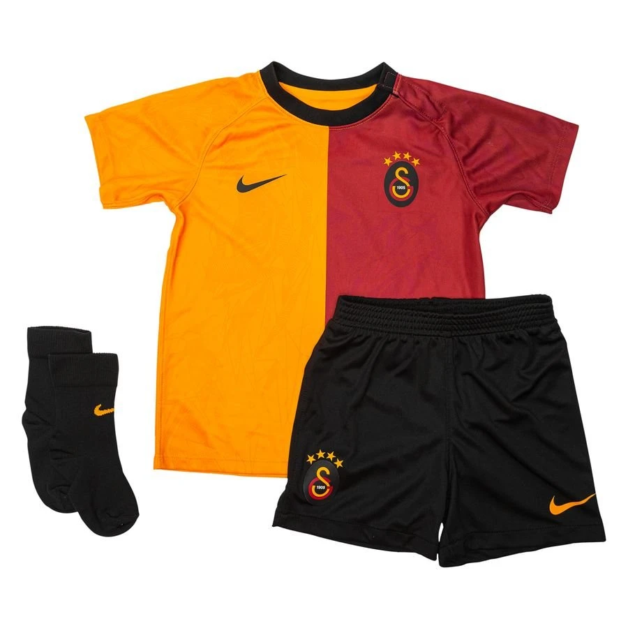 Nike Galatasaray Home Shirt 2022/23 Mini-Kit Kids 1 Nike Galatasaray Home Shirt 2022/23 Mini-Kit Kids