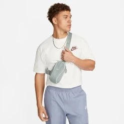 Nike Waistpack NSW Essentials - Light Bone/Mica Green -football 315c57ec3531