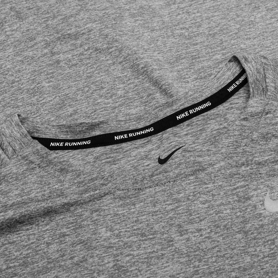 Nike Dri-FIT Element Crew - Smoke Grey/Reflect Silver 4 Nike Dri-FIT Element Crew - Smoke Grey/Reflect Silver - Image 4