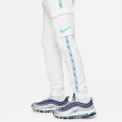 Nike Cargo Pants NSW Repeat Fleece - Summit White/Baltic Blue Kids -football 3c823461eea8