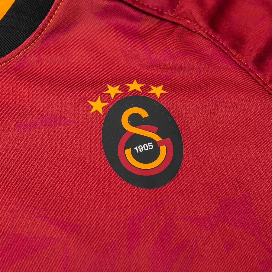 Nike Galatasaray Home Shirt 2022/23 Mini-Kit Kids 2 Nike Galatasaray Home Shirt 2022/23 Mini-Kit Kids - Image 2