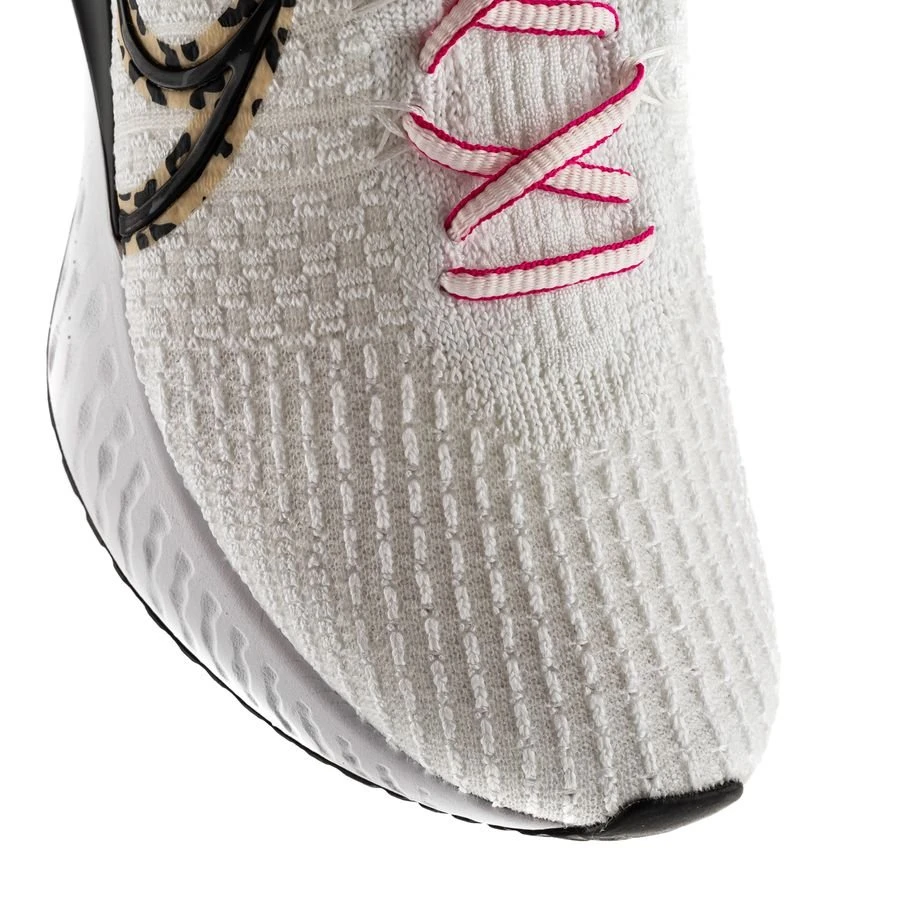 Nike Running Shoe React Infinity Flyknit 3 - White/Black/Pink Prime Woman 4 Nike Running Shoe React Infinity Flyknit 3 - White/Black/Pink Prime Woman - Image 4