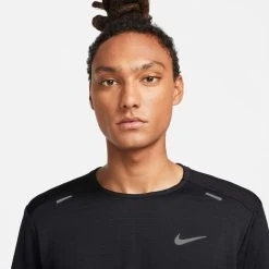 Nike Running Shirt Therma-FIT Repel Element Crew - Black/Reflect Silver -football 7fcb51112f4e