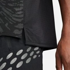 Nike Running T-Shirt Dri-FIT Run Division Rise 365 - Black/Reflect Silver -football c58e14d938a3