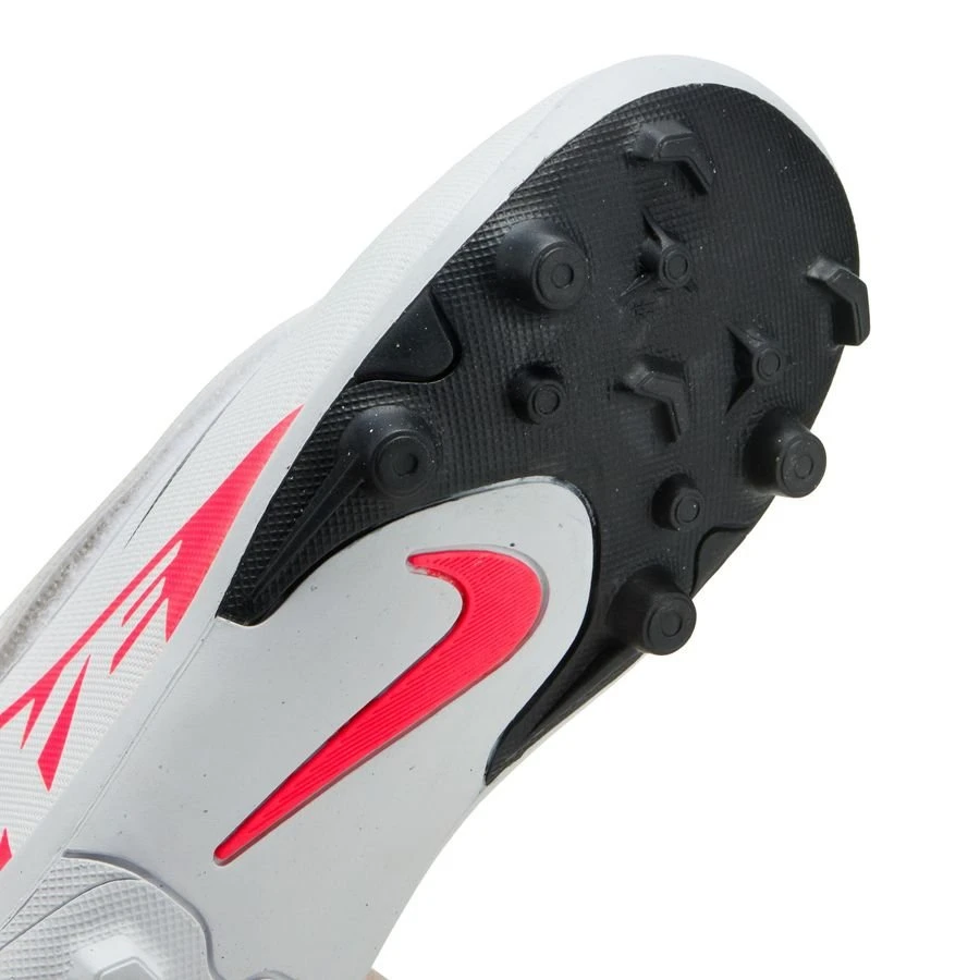 Nike Mercurial Vapor 15 Club Velcro MG Ready - Bright Crimson/White/Black Kids 4 Nike Mercurial Vapor 15 Club Velcro MG Ready - Bright Crimson/White/Black Kids - Image 4