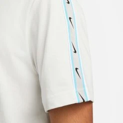 Nike T-Shirt NSW Repeat Sportswear - Summit White/Baltic Blue -football f837237b3276